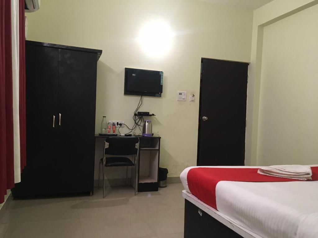 Hotel Yug Residency Варанаси Екстериор снимка