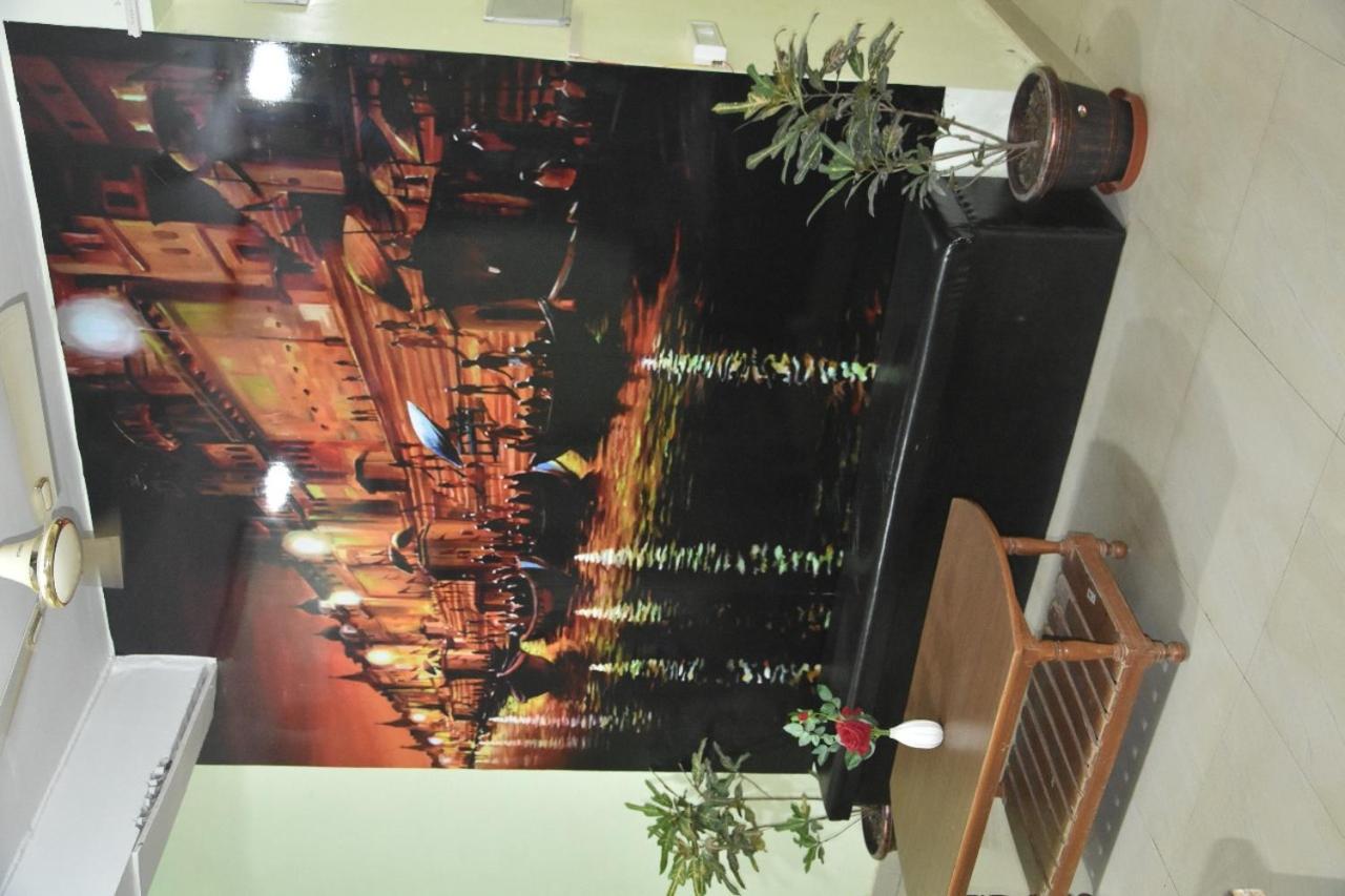Hotel Yug Residency Варанаси Екстериор снимка