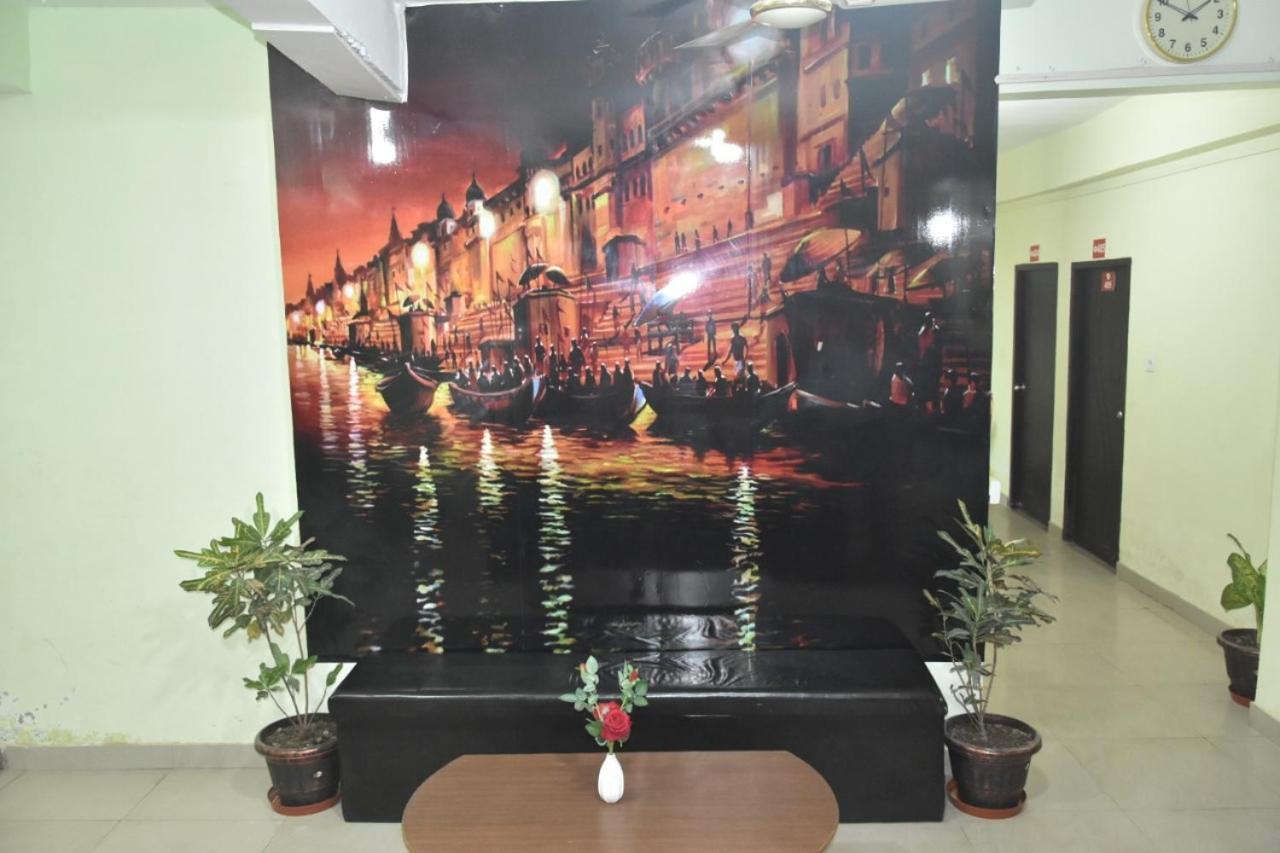 Hotel Yug Residency Варанаси Екстериор снимка